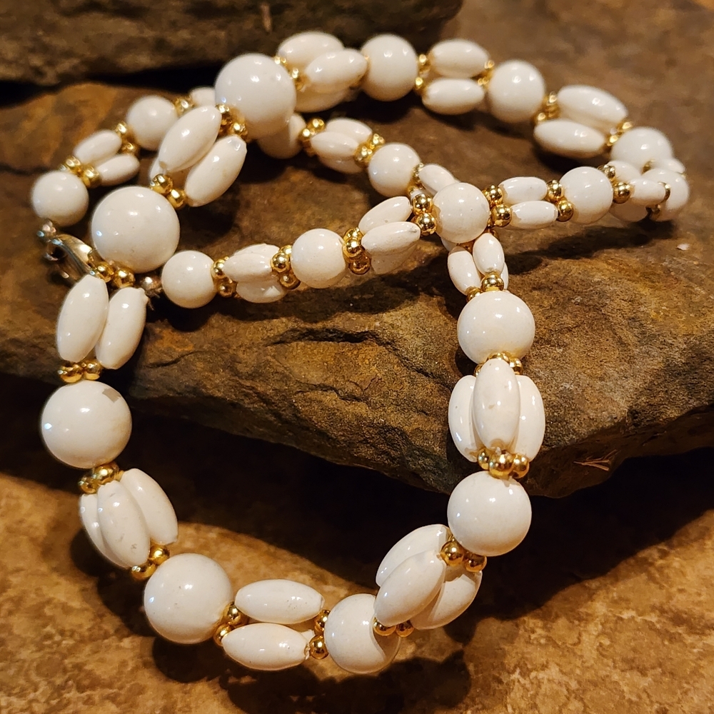 Vintage Necklace With Cream and Gold Toned Beads
